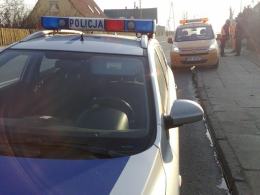 Rozlane szambo zamarzło na drodze w Skarbiszowie