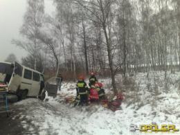 Wypadek ciężarówki i busa w Prądach
