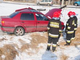 Volkswagen wjechał w słup