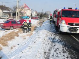 Volkswagen wjechał w słup