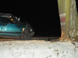 Daewoo wjechało w drzewo. Kierowca miał 1,5 promila