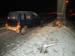 Daewoo wjechało w drzewo. Kierowca miał 1,5 promila