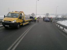 Poślizg na wiadukcie doprowadził do zderzenia