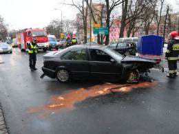 Wypadek na Placu Kazimierza, dwie osoby zostały ranne