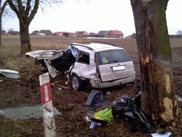 Wypadek w Komornie, 25-latek walczy o życie