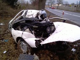 Wypadek w Komornie, 25-latek walczy o życie