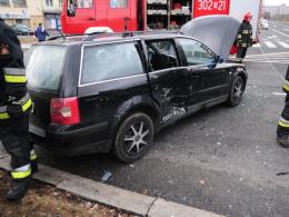 Wypadek na rondzie, jedna osoba ranna