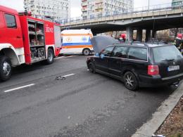 Wypadek na rondzie, jedna osoba ranna