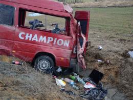 Wypadek busa, ciężko ranną kobietę zabrał śmigłowiec LPR