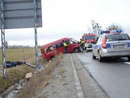 Wypadek busa, ciężko ranną kobietę zabrał śmigłowiec LPR