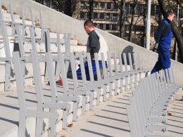 Trwa wymiana krzesełek w opolskim amfiteatrze