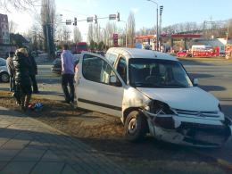 Wypadek na skrzyżowaniu, tworzą się korki