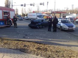 Wypadek na skrzyżowaniu, tworzą się korki