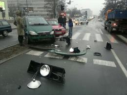 Zderzenie na Zaodrzu. Efekt - uszkodzony sygnalizator