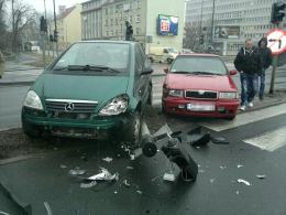 Zderzenie na Zaodrzu. Efekt - uszkodzony sygnalizator