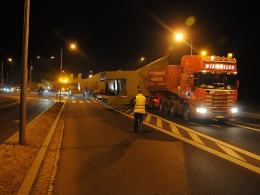 Przewozili ładunek o szerokości ponad 9 metrów