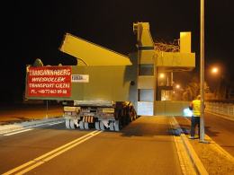 Przewozili ładunek o szerokości ponad 9 metrów