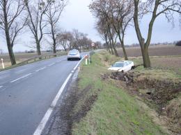 Pijany kierowca zakończył podróż w rowie