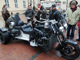 Motocyklowe jajeczko tym razem w deszczu