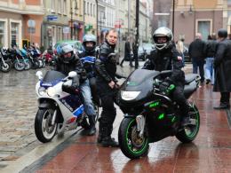 Motocyklowe jajeczko tym razem w deszczu