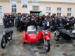 Motocyklowe jajeczko tym razem w deszczu