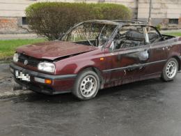 Volkswagen spłonął w nocy w centrum Opola