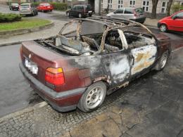 Volkswagen spłonął w nocy w centrum Opola