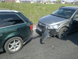Zderzenie na obwodnicy Opola, strażacy usuwali wyciek oleju