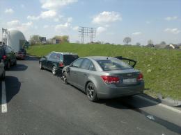 Zderzenie na obwodnicy Opola, strażacy usuwali wyciek oleju