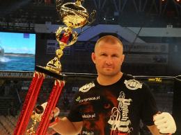 Damian Grabowski triumfiuje na MMA Attack 2