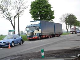 Kierowca ciężarówki z Litwy staranował mitsubishi