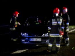 Zderzenie dwóch samochodów na autostradzie