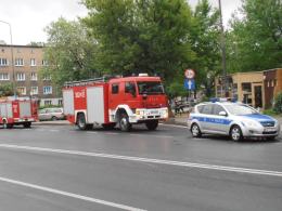 Złamany konar spadł na samochód