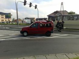 Wjechała na skrzyżowanie na czerwonym świetle, doszło do zderzenia