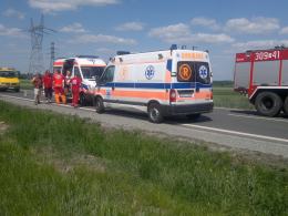 Zderzenie strażackiego busa i dwóch samochodów osobowych