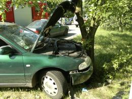 Pijany kierowca rozbił auto pod komisariatem