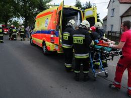 Rowerzystka potrącona przez busa walczy o życie