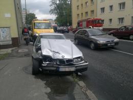 Kierowca BMW stracił panowanie nad autem, dwie osoby ranne
