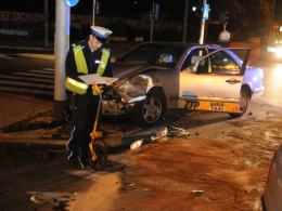 66-letni kierowca mercedesa ranny po wypadku
