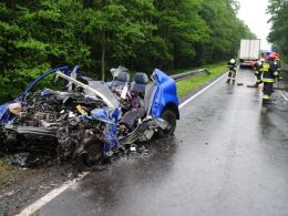 53-latek wyprzedzał na łuku, zginął po zderzeniu z ciężarówką
