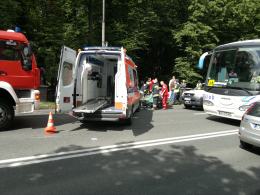 Kierowca zasłabł za kierownicą i uderzył w mur cmentarza