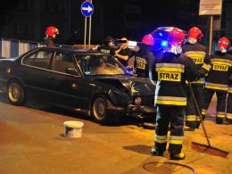Pijany kierowca wjechał w filar budynku