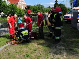 Pijany mężczyzna dla żartu wskoczył do Młynówki