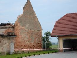 W Łosiowie runął dach stodoły