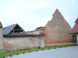 W Łosiowie runął dach stodoły