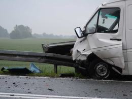 Wyprzedzał na skrzyżowaniu, doszło do czołowego zderzenia
