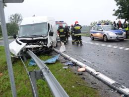 Wyprzedzał na skrzyżowaniu, doszło do czołowego zderzenia
