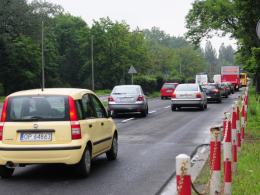 Drogowcy zmieniają nawierzchnię, uwaga na korki