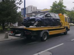 Pijana 19-latka rozbiła auto na drzewie