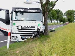 41-latek zginął w czołowym zderzeniu z ciężarówką